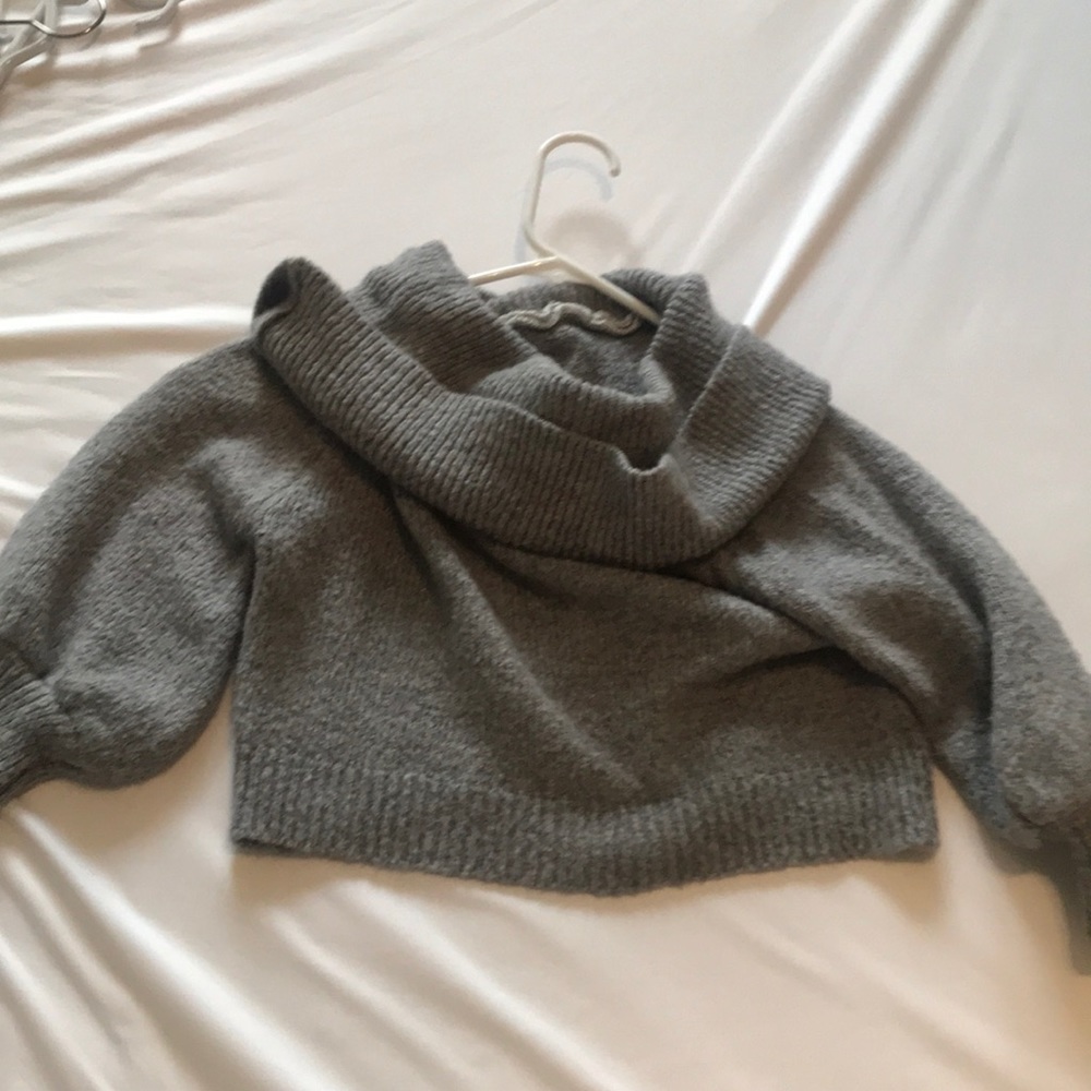 🌻 Grey Cropped Cowl Neck Sweater